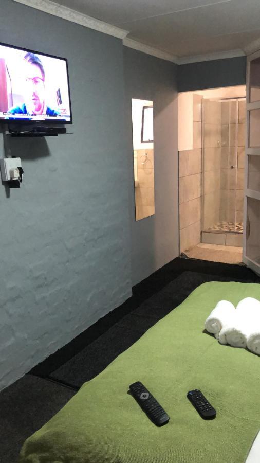 Host Hub Guest House ケンプトンパーク エクステリア 写真