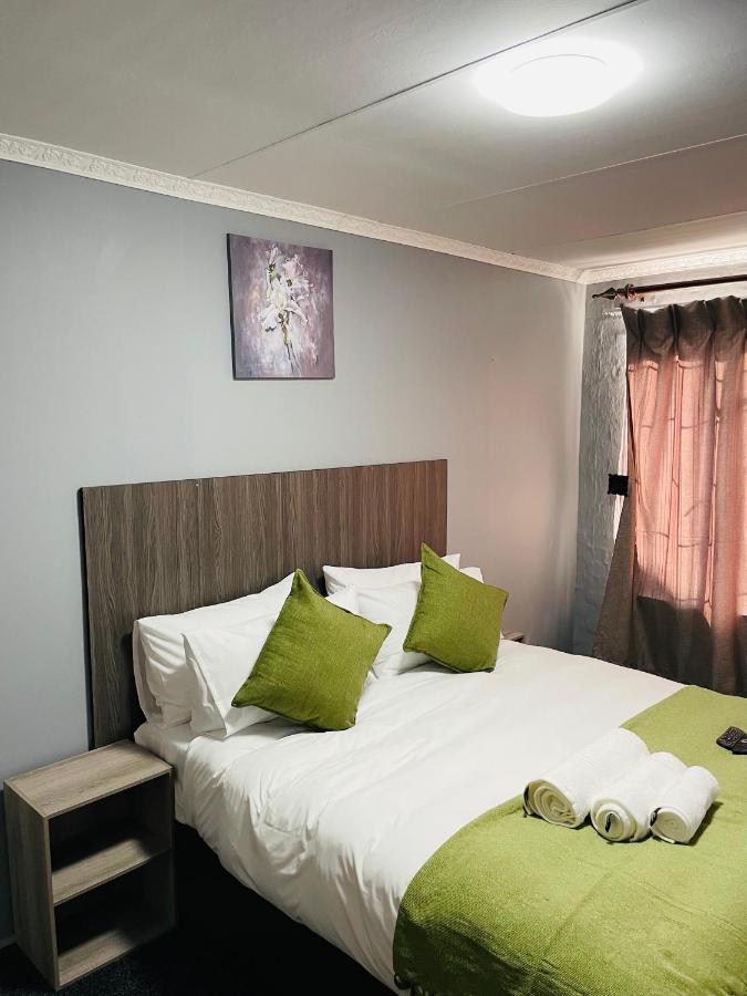 Host Hub Guest House ケンプトンパーク エクステリア 写真