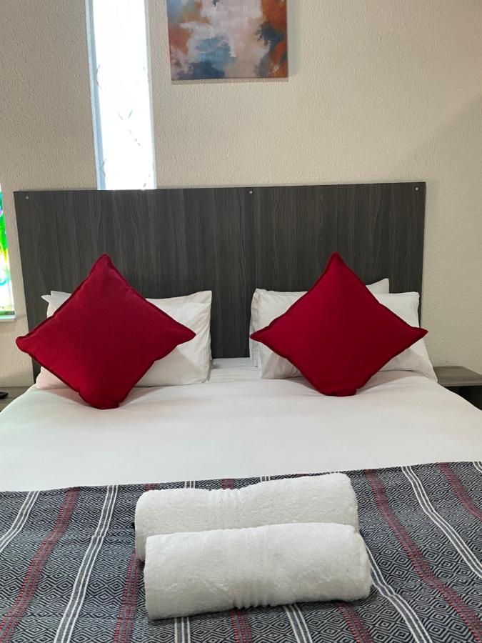 Host Hub Guest House ケンプトンパーク エクステリア 写真