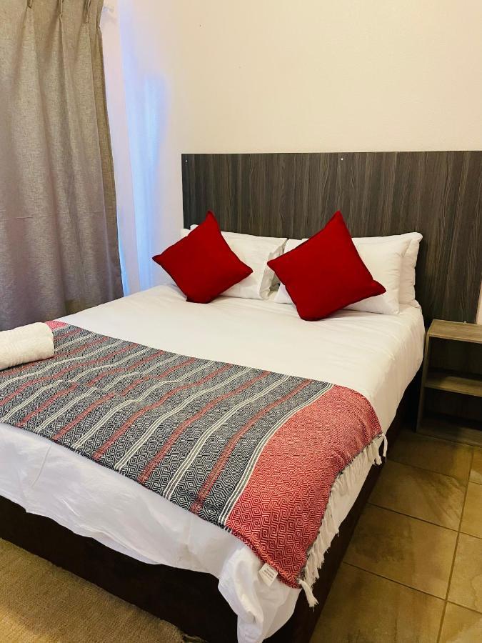Host Hub Guest House ケンプトンパーク エクステリア 写真