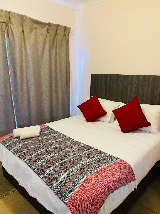 Host Hub Guest House ケンプトンパーク エクステリア 写真