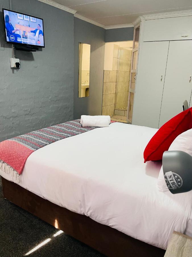 Host Hub Guest House ケンプトンパーク エクステリア 写真