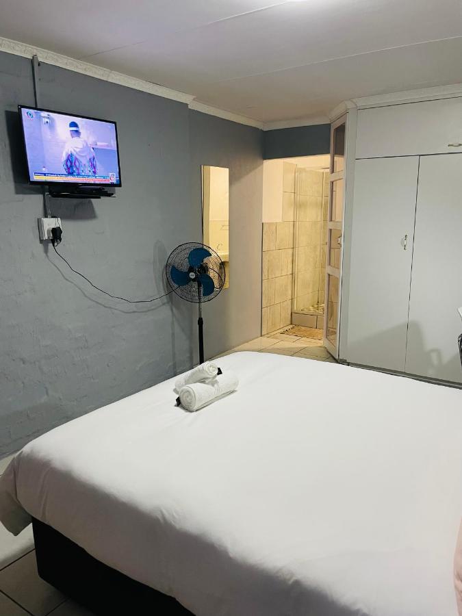 Host Hub Guest House ケンプトンパーク エクステリア 写真