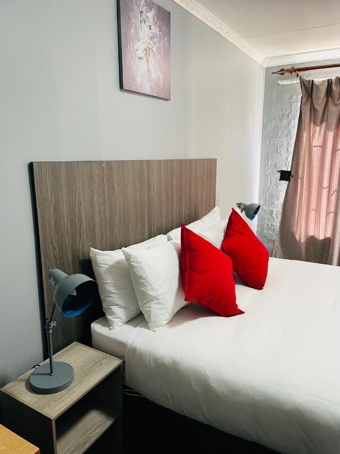 Host Hub Guest House ケンプトンパーク エクステリア 写真